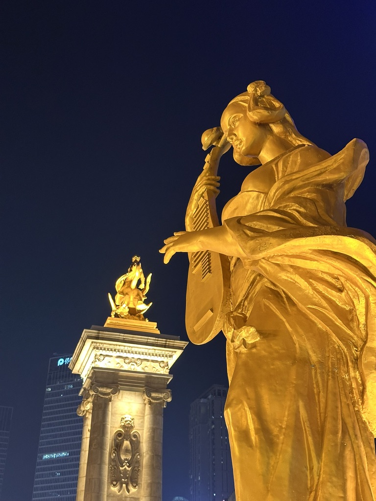 金色夜晚